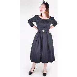 50Er Jahre Schwarzer Satin Vollrock Kleid Mit Strassnadel Dekoration Von Tobie New York S M Vfg