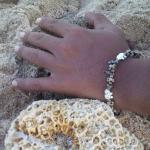 Sandfarbene Boho Hippie Armbänder mit Meer-Motiv handgemacht für Herren für Festivals 