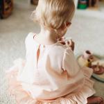 Ärmellose Kinderkleider mit Ärmeln mit Rüschen für Mädchen für den für den Sommer 