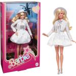Barbie The Movie - Margot Robbie als Barbie Puppe mit blau-kariertem Outfit (HRF26)