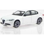 Weiße Bburago Alfa Romeo Giulia Modellautos & Spielzeugautos 