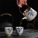Dunkelbraune Antike Teekannen aus Keramik 