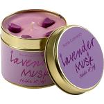 Lavendelfarbene Bomb Cosmetics Handgemachte Kerzen 