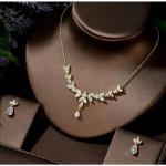 Reduzierter Goldener Eleganter Goldschmuck glänzend aus Kristall mit Zirkonia für Damen 3-teilig 