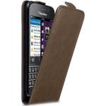 Braune Cadorabo BlackBerry Q10 Hüllen Art: Flip Cases aus Kunststoff 