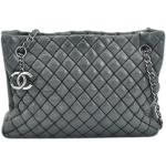 Reduzierte Schwarze Vintage Chanel Umhängetaschen aus Lammfell für Damen 