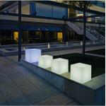 Cuby LED-Dekoleuchte mit Akku und Solar in Weiß