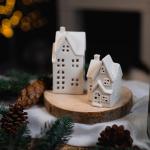 Weiße Lichthäuser & Weihnachtsdörfer glänzend aus Keramik LED beleuchtet 