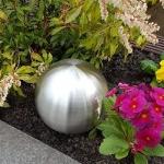 Silberne Gartenkugeln aus Edelstahl 