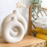 Beige Skandinavische Runde Tischvasen mit Donut-Motiv matt aus Keramik 