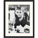 Schwarze Moderne Audrey Hepburn Poster mit Rahmen aus Acrylglas 