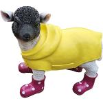 Fachhandel Plus DEKO-Figur Lamm mit Gummistiefel in brombeer und Regenmantel lustige Tierfigur Schaf Gartendeko