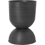 Schwarze Moderne 50 cm Ferm Living Nachhaltige Runde Große Pflanzkübel 30 cm pulverbeschichtet aus Eisen Outdoor 