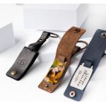 Hellblaue Schlüsselanhänger mit Foto aus Leder personalisiert für Herren 