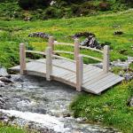 Reduzierte Teichbrücken & Gartenbrücken aus Massivholz 
