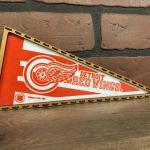 Rote Vintage Detroit Red Wings Wimpelketten aus Leder mit Rahmen 