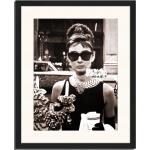 Schwarze Moderne Audrey Hepburn Poster mit Rahmen aus Acrylglas mit Rahmen 