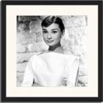 Gerahmtes Poster Audrey Hepburn Pose