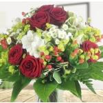 Großer rot-weißer XXL Premiumblumenstrauß - 10 großblütige rote Edelrosen, Hypericum, Alstromerien und Santinis - Blumenversand Rosenbote - Inklusive gratis Grußkarte