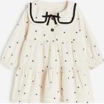 Beige Langärmelige H&M Rundhals-Ausschnitt Kinderkragenkleider mit Knopf aus Baumwolle Größe 104 für den für den Winter 