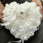 Reduzierte Elfenbeinfarbene Blumenmuster Ringkissen aus Kristall zur Hochzeit 