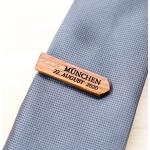 Elegante Krawattennadeln & Krawattenspangen aus Holz personalisiert für Herren für den Bräutigam 