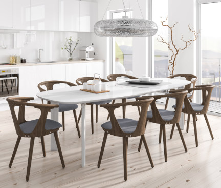 Langer Esstisch in Weiß mit braunen Stühlen in modernem Design