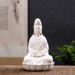 Weiße Asiatische Buddha Figuren mit Ornament-Motiv aus Keramik 