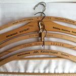 Vintage Drahtkleiderbügel aus Holz 5-teilig 