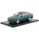 Passend für 1994 BMW M5 (E34) Grün Metallic 1:43 Neo Scale Models 49581