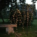 Braune LED-Lichterbäume 