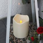 Reduzierte Cremefarbene LED Kerzen mit beweglicher Flamme 