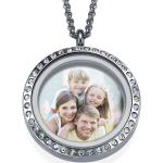 Silberne Foto Medaillons aus Edelstahl personalisiert für Damen 