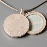 Silberne Motiv Runde Foto Medaillons mit Tulpenmotiv aus Silber 