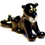 Schwarze Tierfiguren mit Panthermotiv aus Glas 