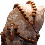 Braune Rosenkränze & Gebetsketten aus Holz 