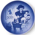 Royal Copenhagen - Bing & Grøndahl Child's Day Plate 2021 - The Little Dog Groomer - Blau
