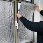 DIY- magnetisches Thermo Cover Fenster-Isolierfolie 89X143cm  Wärmeschutzfenster Magnetdämmfenster : : Baumarkt