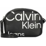 Schwarze Calvin Klein Jeans Kulturtaschen & Waschtaschen mit Reißverschluss aus PU für Damen klein 