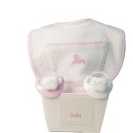 Geburts-Geschenkset. Neugeborenen-Geschenkkorb mit zwei personalisierten Schnullern und einem Lätzchen. Größe von 0 bis 6 Monate. Rosa