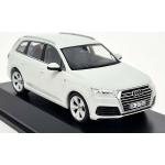 Weiße Spark Audi Q7 Modellautos & Spielzeugautos aus Kunstharz 