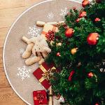 Khakifarbene Runde Weihnachtsbaumdecken mit Ornament-Motiv aus Leinen 