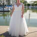 Weiße Elegante Ärmellose Brautkleider mit Schleppe & Hochzeitskleider mit Schleppe  aus Spitze für Damen Größe XL für die Braut 