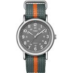 Graue Wasserdichte Timex Weekender Runde Stahlarmbanduhren poliert mit Analog-Zifferblatt mit arabischen Ziffern mit Mineralglas-Uhrenglas mit Nylonarmband 