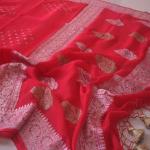 Rote Saris für Damen 
