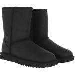 UGG Boots & Stiefeletten - W Classic Short Leather - in black - für Damen
