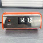 Orange Vintage Flip Clocks & Klappzahlenwecker mit Ländermotiv 