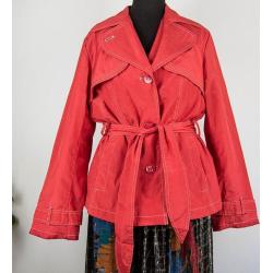Vintage Roter Kurzer Trenchcoat Mit Gürtel
