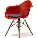 Rote Vitra Standard Esszimmerstühle & Küchenstühle gebeizt aus Massivholz stapelbar Breite 50-100cm, Höhe 50-100cm, Tiefe 50-100cm 