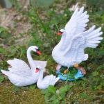Weiße Deko-Vögel für den Garten aus Kunstharz 